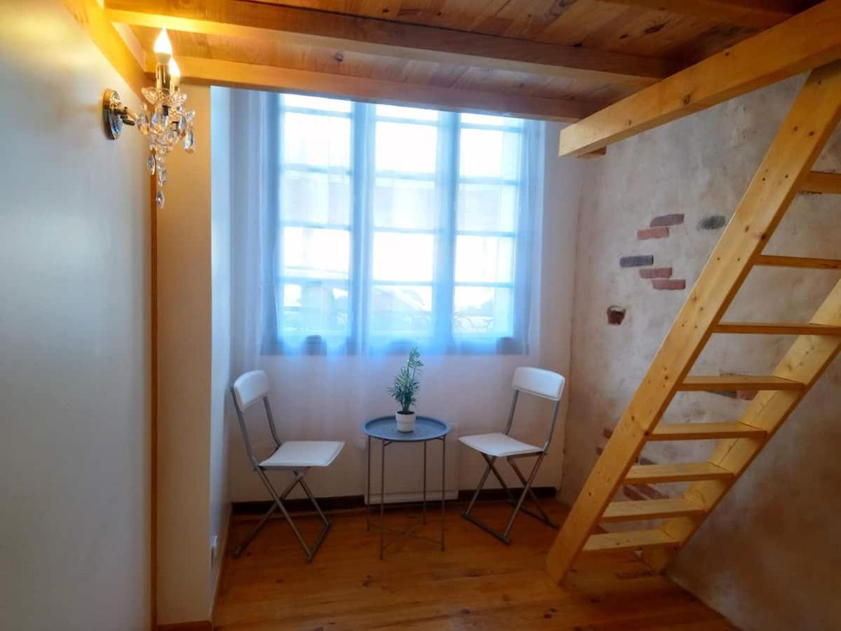 Joli Duplex Avec Balcon Et Vue Sur Place Du Centre Historique ! 푸아 외부 사진